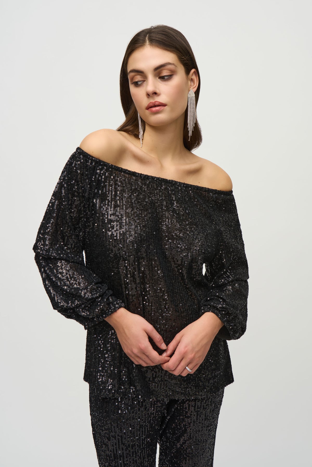 トップス S sequin offshoulder knit theredthread THEREDTHREAD / ザレッドスレッド】S sequin offshoulder knit